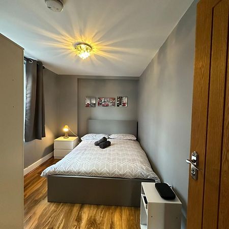 לונדון Lovely 2 Bedrooms Apartment מראה חיצוני תמונה