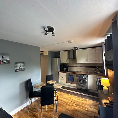 לונדון Lovely 2 Bedrooms Apartment מראה חיצוני תמונה