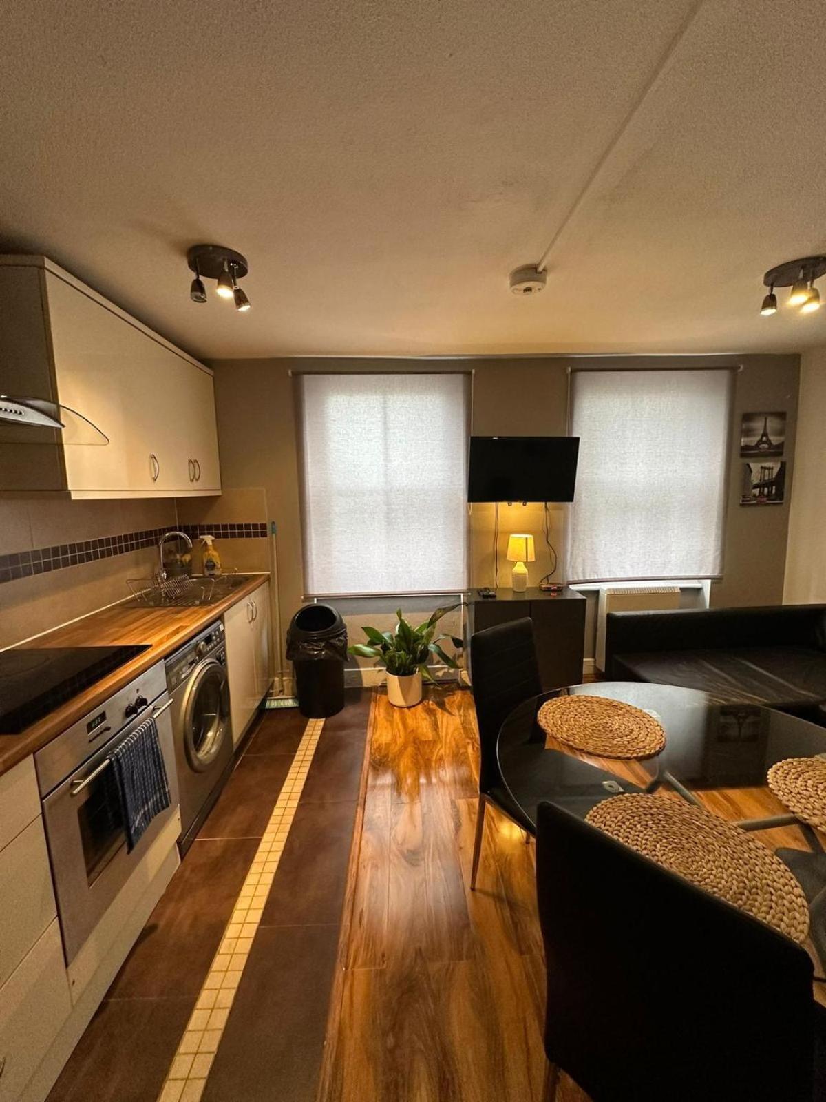 לונדון Lovely 2 Bedrooms Apartment מראה חיצוני תמונה